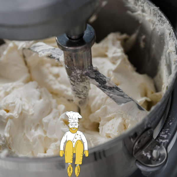 Buttercream, crema para batir, nata montada, chantilly ¿Cuál es la diferencia y cómo usarlos en la repostería?