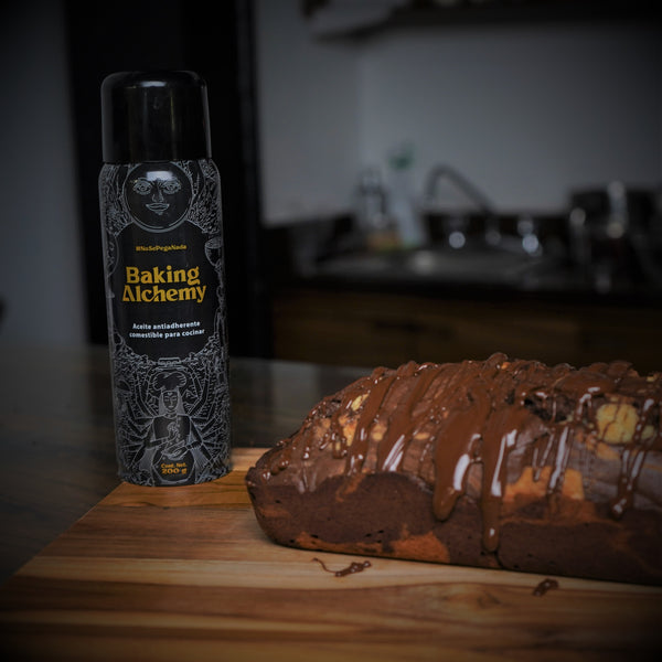 Mabolado de chocolate y vainilla hecho con el aceite antiadherente Baking Alchemy. 